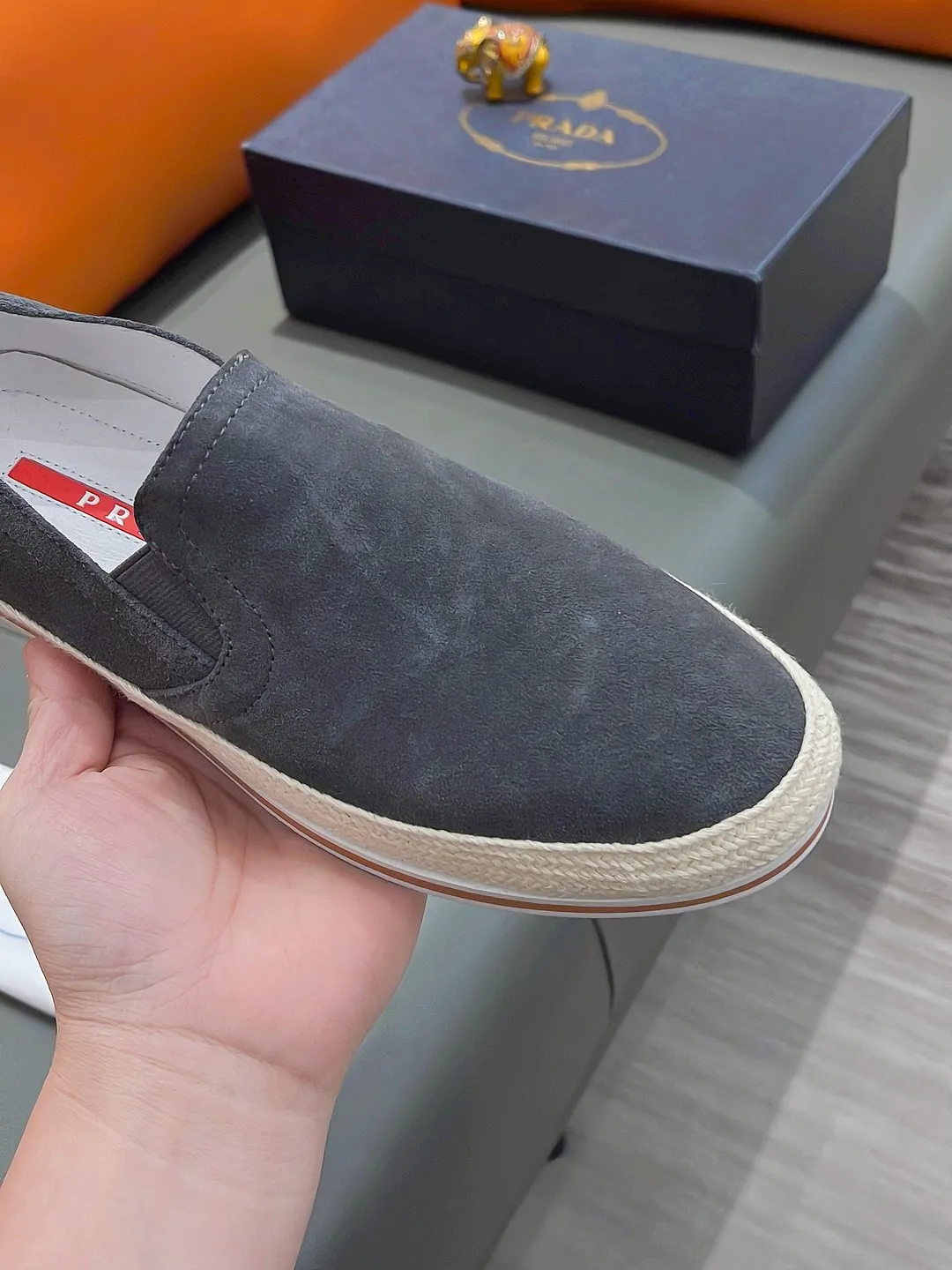 Men's shoes PRADA "Prada" P400 Regular size: 38-44 (slip-on shoes) Product materials: Selected cowhide upper, soft sheepskin foot pads, original factory special outsole.